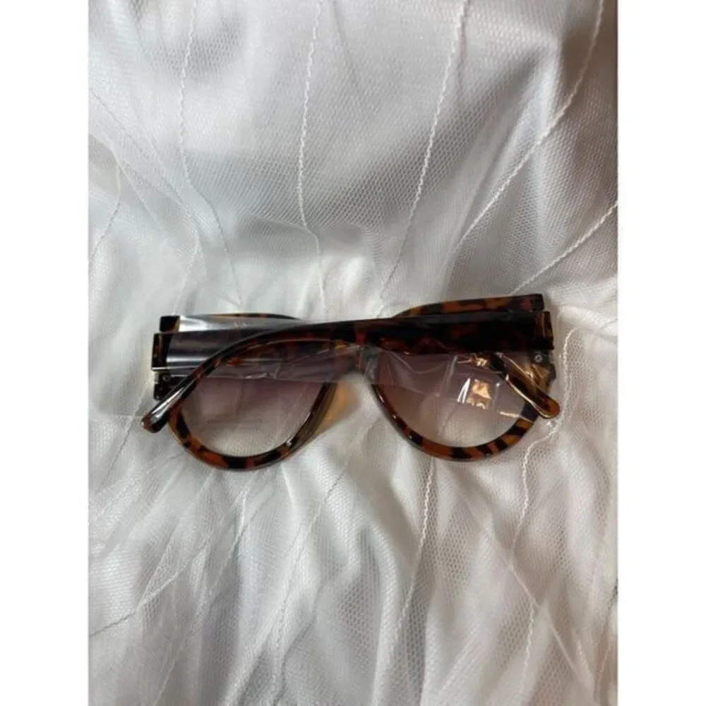 So Purrsuasive Cat Eye Frame Fashion Sunglasses‎ Tortoise